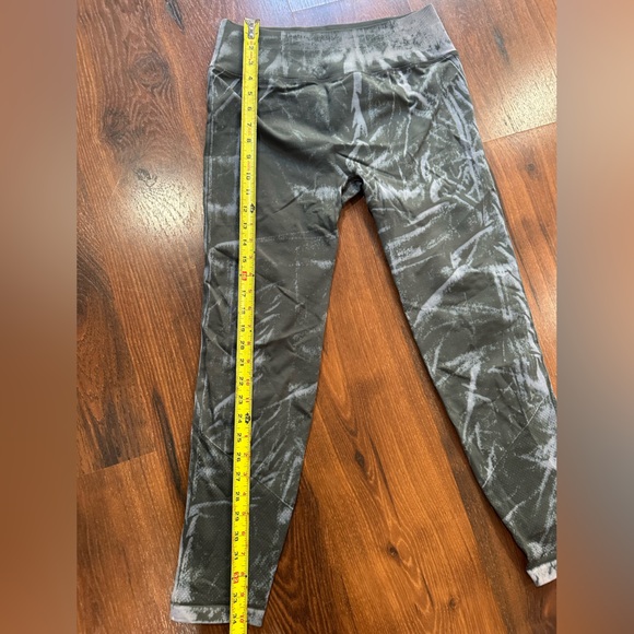 Lululemon Ebb To Street Tight *Wash Stone Wash
Graphite Grey Leggings size 12 - Picture 6 of 15
